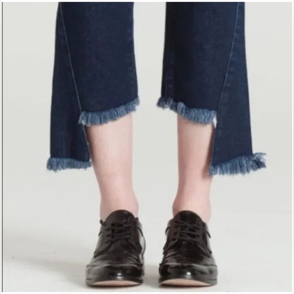 NWT Parker Smith Mid-Rise Step-Hem Flare Jeans, Size 29. - Picture 9 of 10